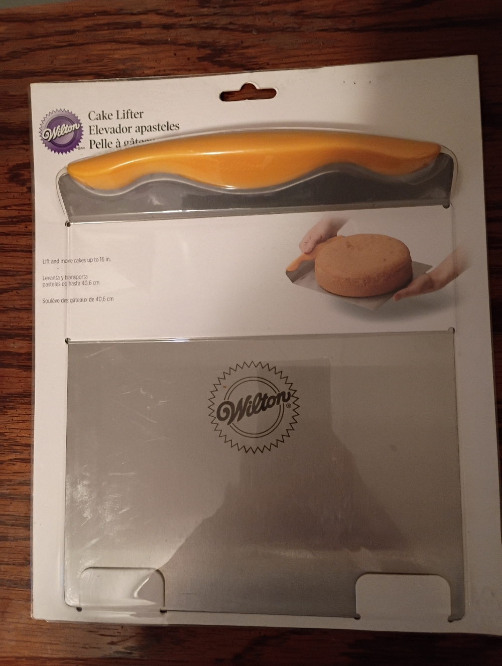 Wilton Yellow and Silver Cake Lifter NIB